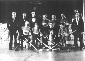 Joueurs de hockey et coupe - 2