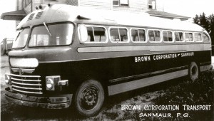 L'autobus de la Brown corporation desservant Sanmaur